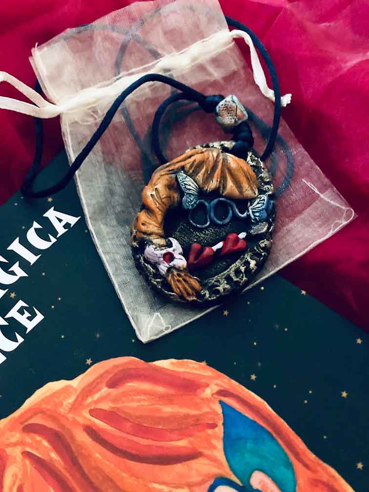 Pack Colgante y Libro Una Varita Magica Para Dulce PACK1